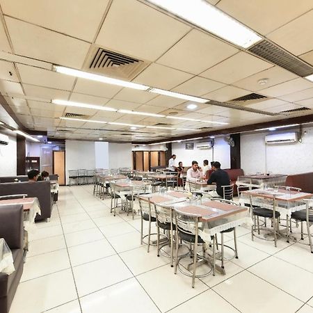 Hotel The First By Goyal Hotelie Agra  Exterior foto