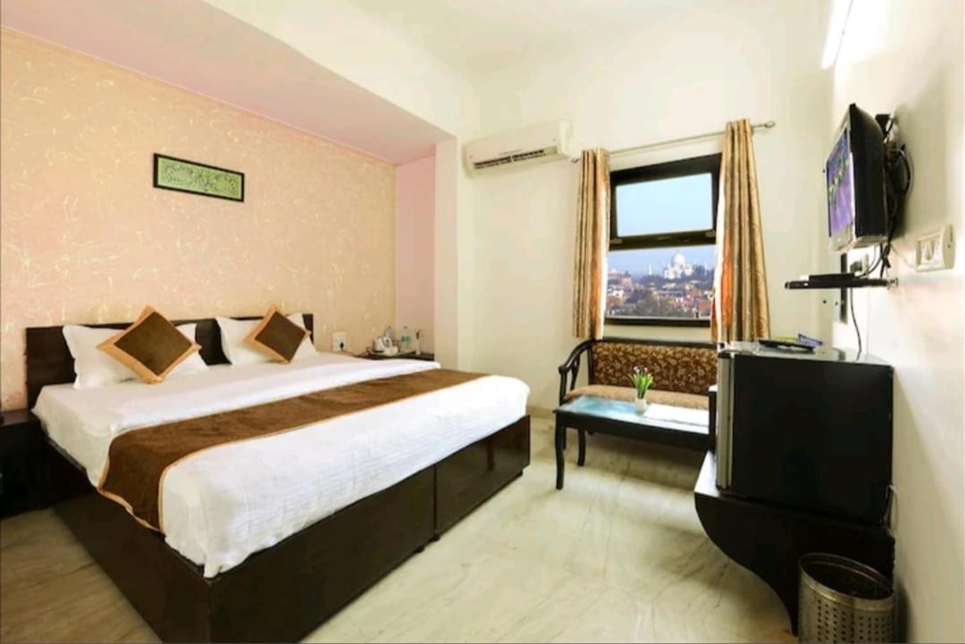 Hotel The First By Goyal Hotelie Agra  Exterior foto
